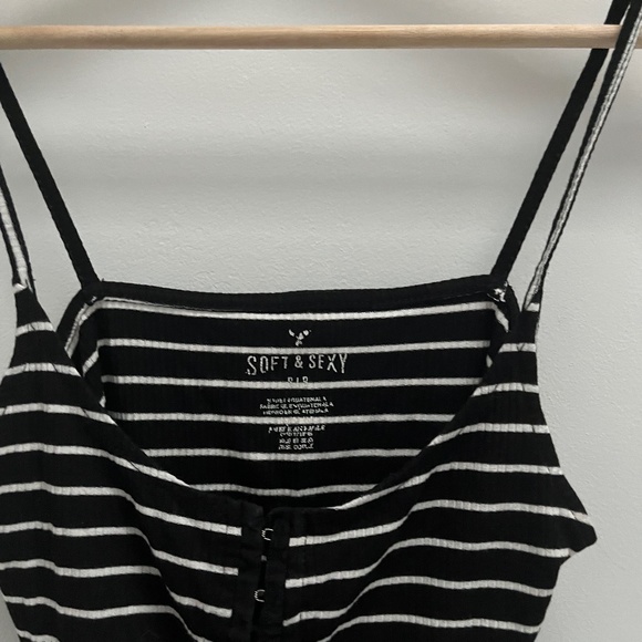 AMERICAN EAGLE Black White Striped Ribbed Hook Eye Clasp Tank Top - Picture 3 of 4